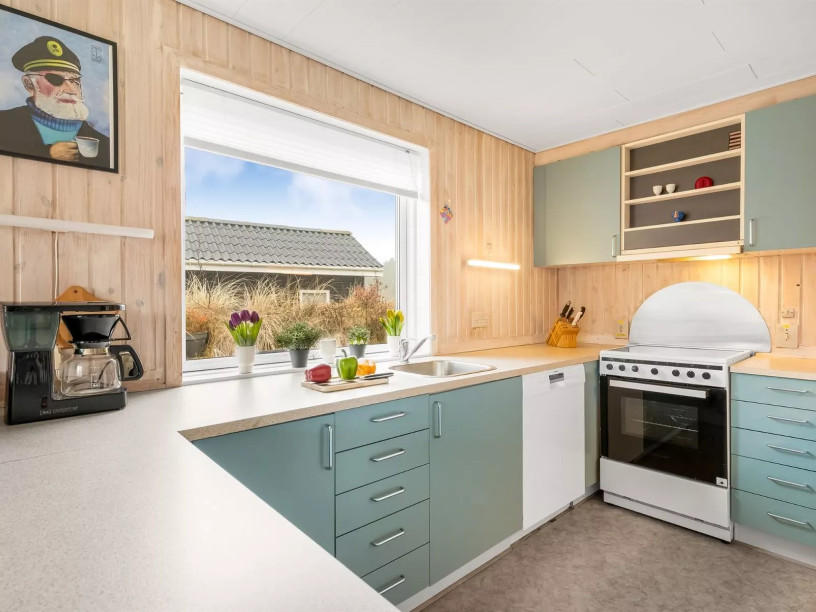 "Eloise" - 400m from the sea - Binnen