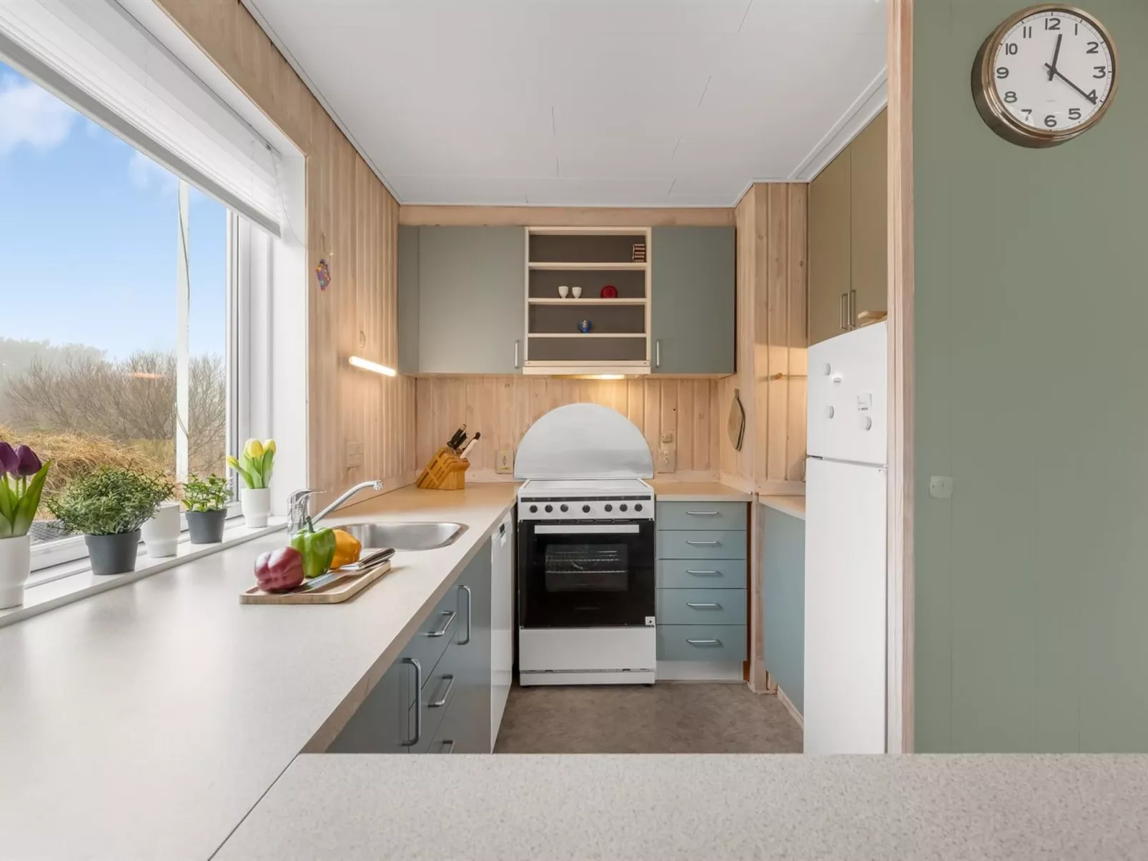 "Eloise" - 400m from the sea - Binnen