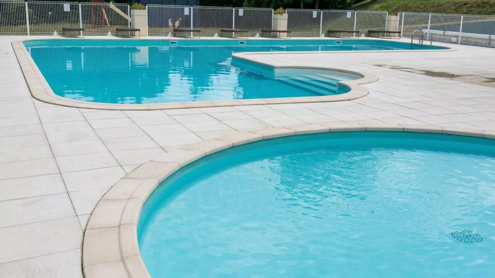 Lac Bleu nr 18 - Zwembad