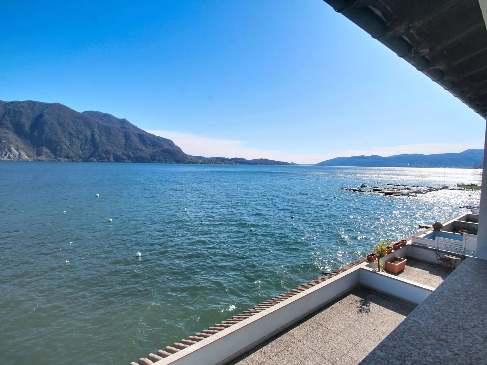 Leonard Lake - Buiten