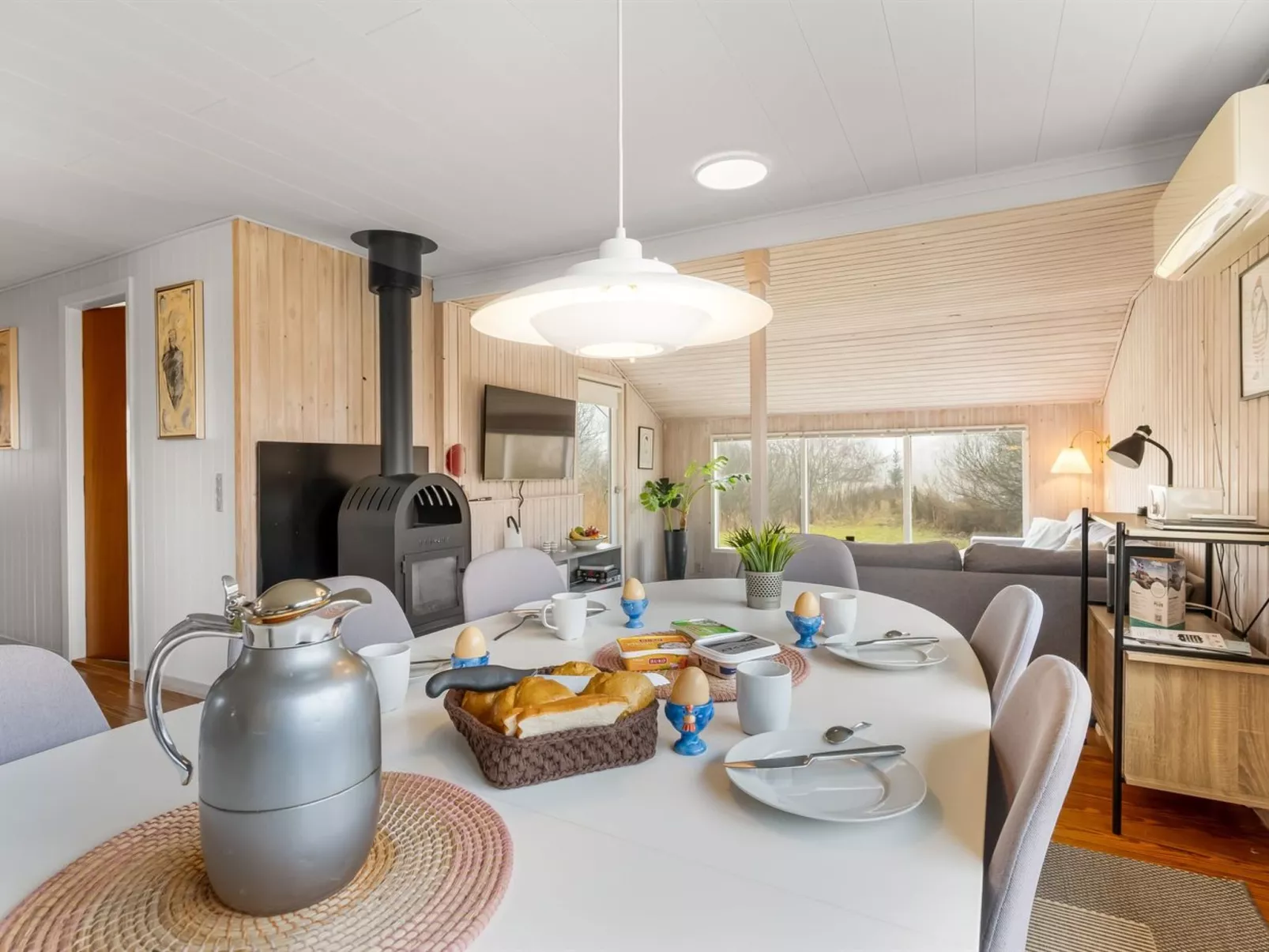 "Eloise" - 400m from the sea - Binnen