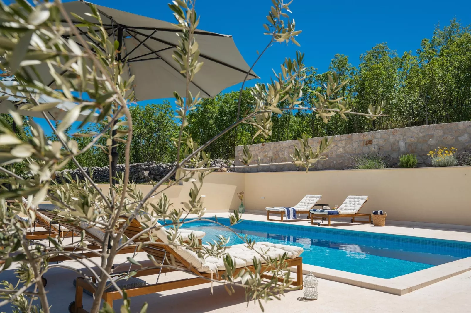 Serenity Retreat Villa - Zwembad