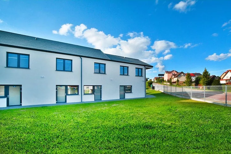 Domy wakacyjne z basenem letnim dla max 4 osób Jarosławiec - Buitenkant zomer