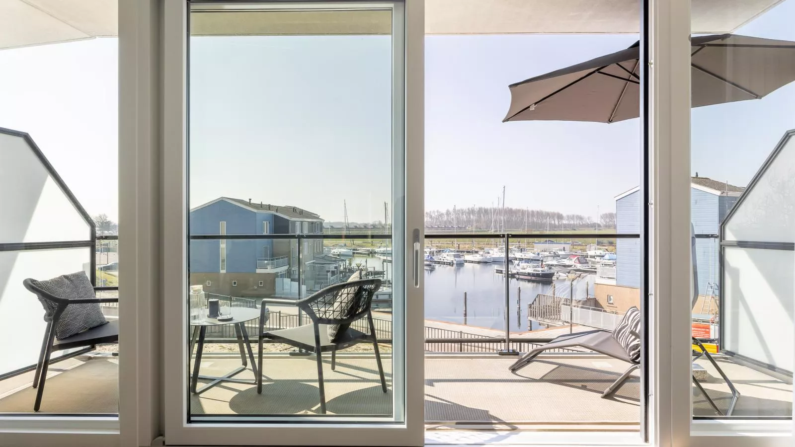 Marina Relax Suite Kortgene - Uitzicht zomer