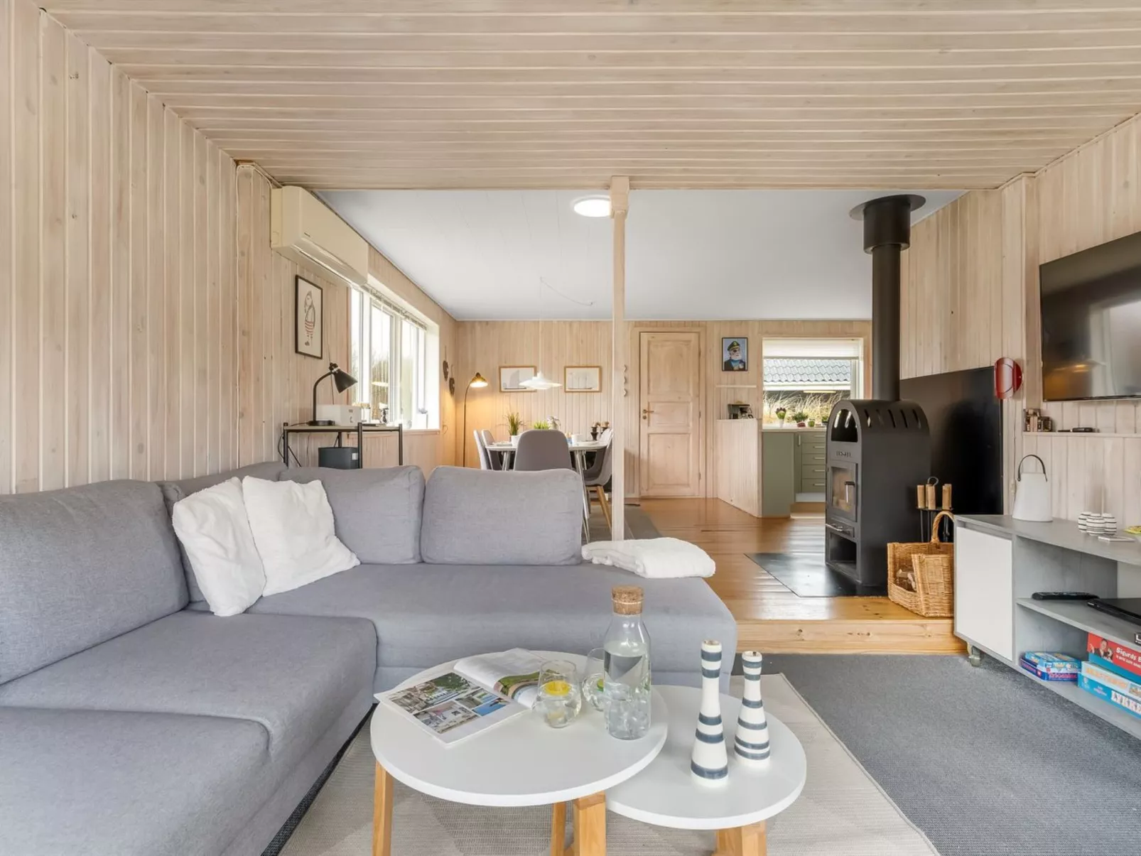 "Eloise" - 400m from the sea - Binnen