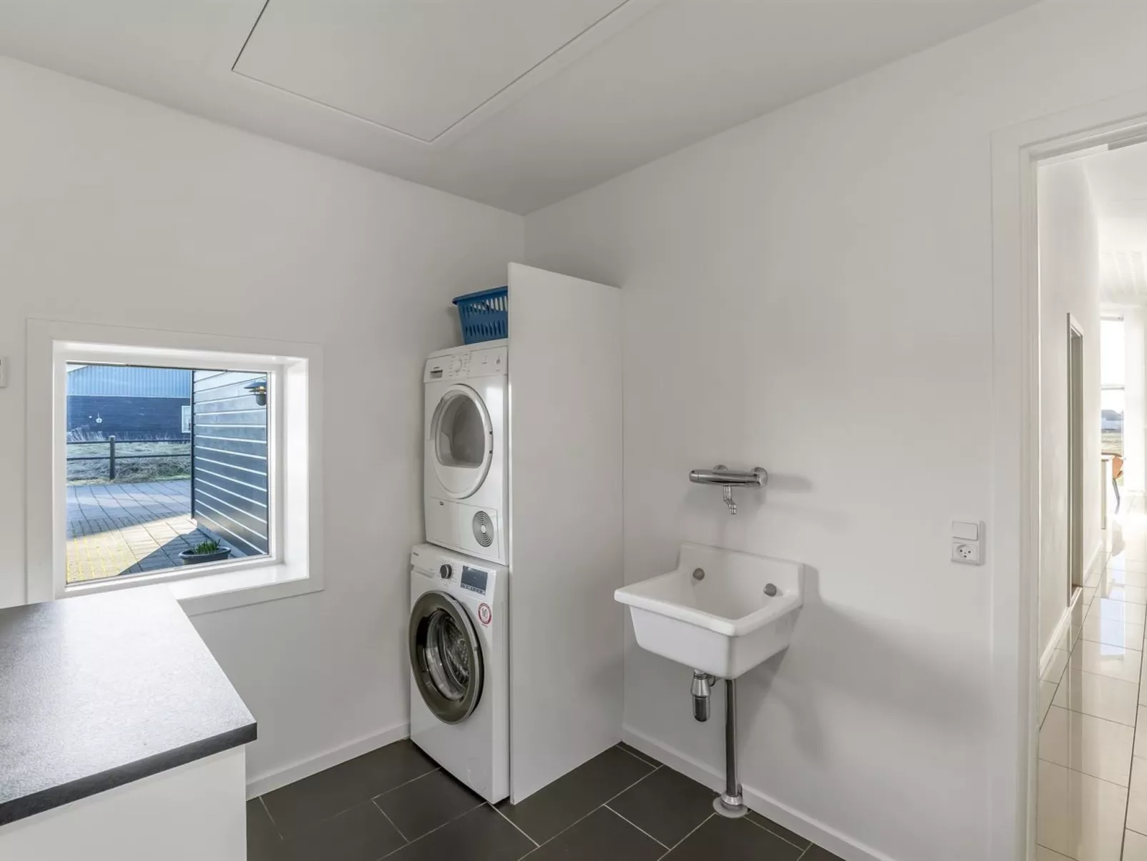 "Emelita" - 1.4km from the sea - Binnen