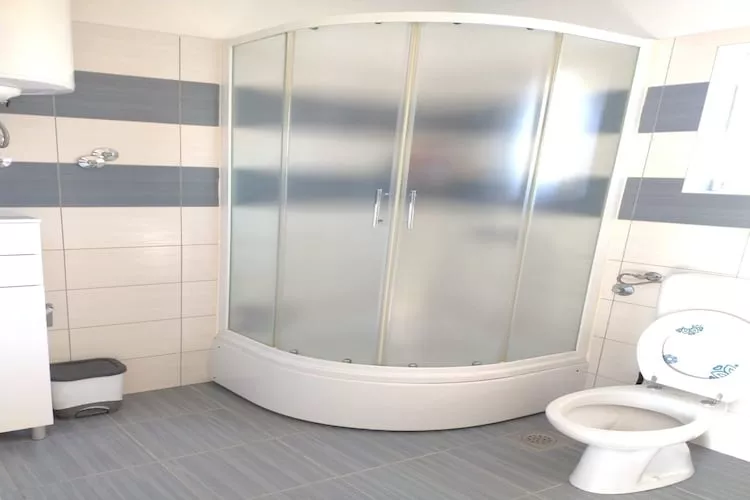 Holiday Home Gabi - Three Bedroom Holiday Home with Terrace and Swimming pool - Badkamer