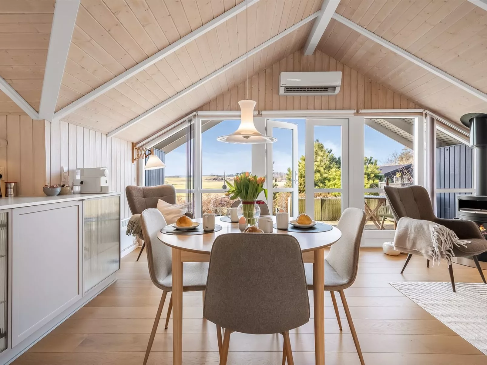 "Caranus" - 120m from the sea - Binnen