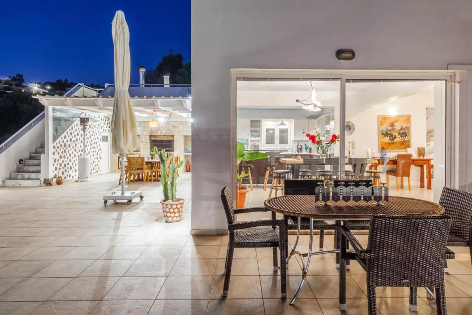 WhiteBlue Spa Villa - Terrasbalkon