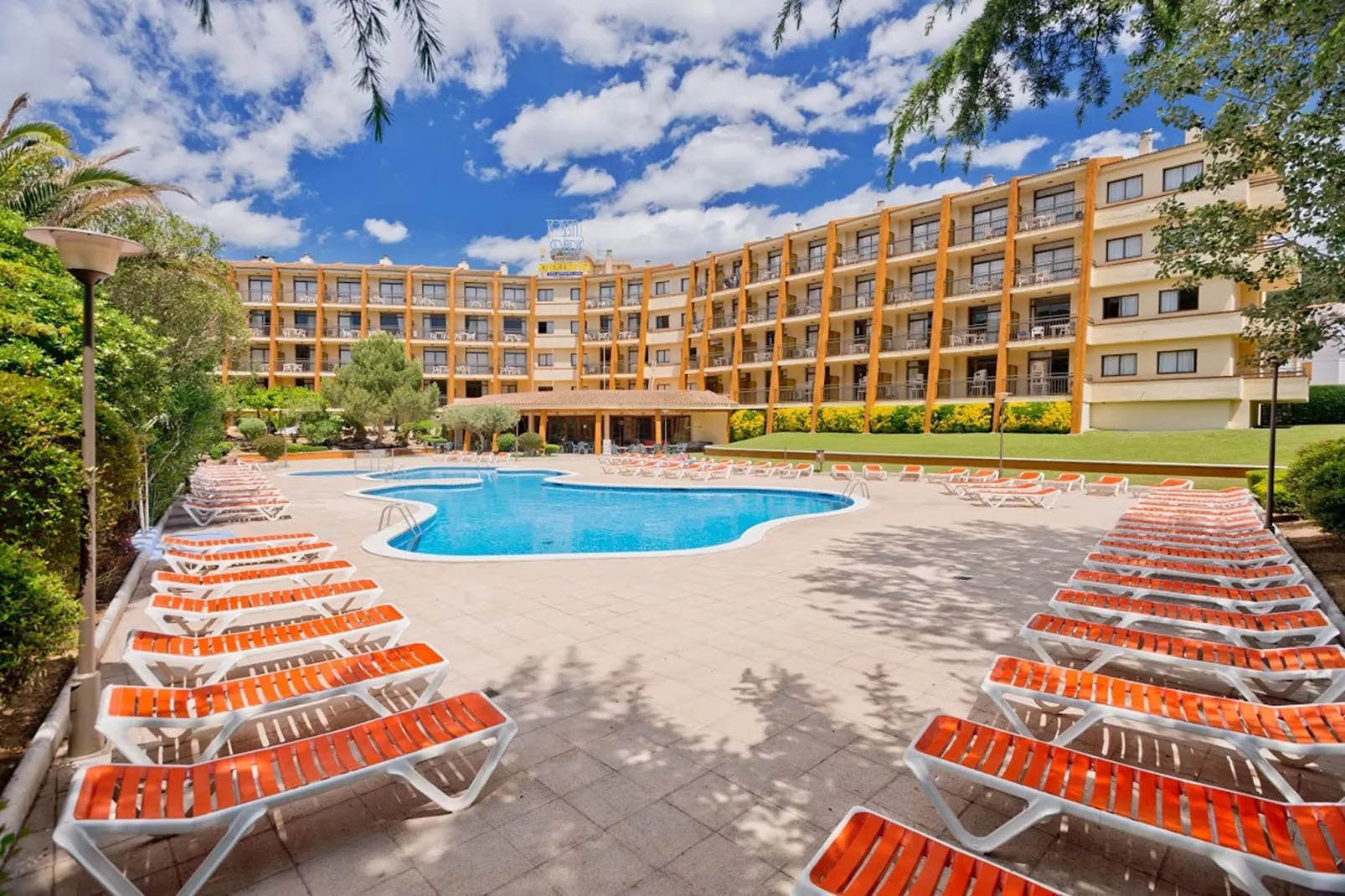 Tossa Apartment 2/2/4 - Buitenkant zomer