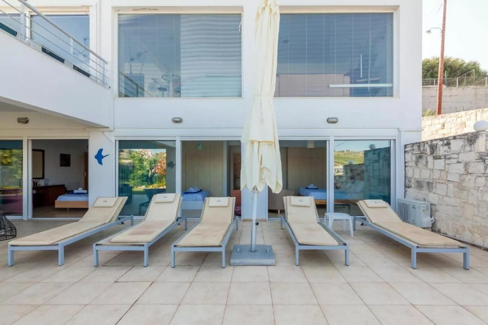 WhiteBlue Spa Villa - Terrasbalkon