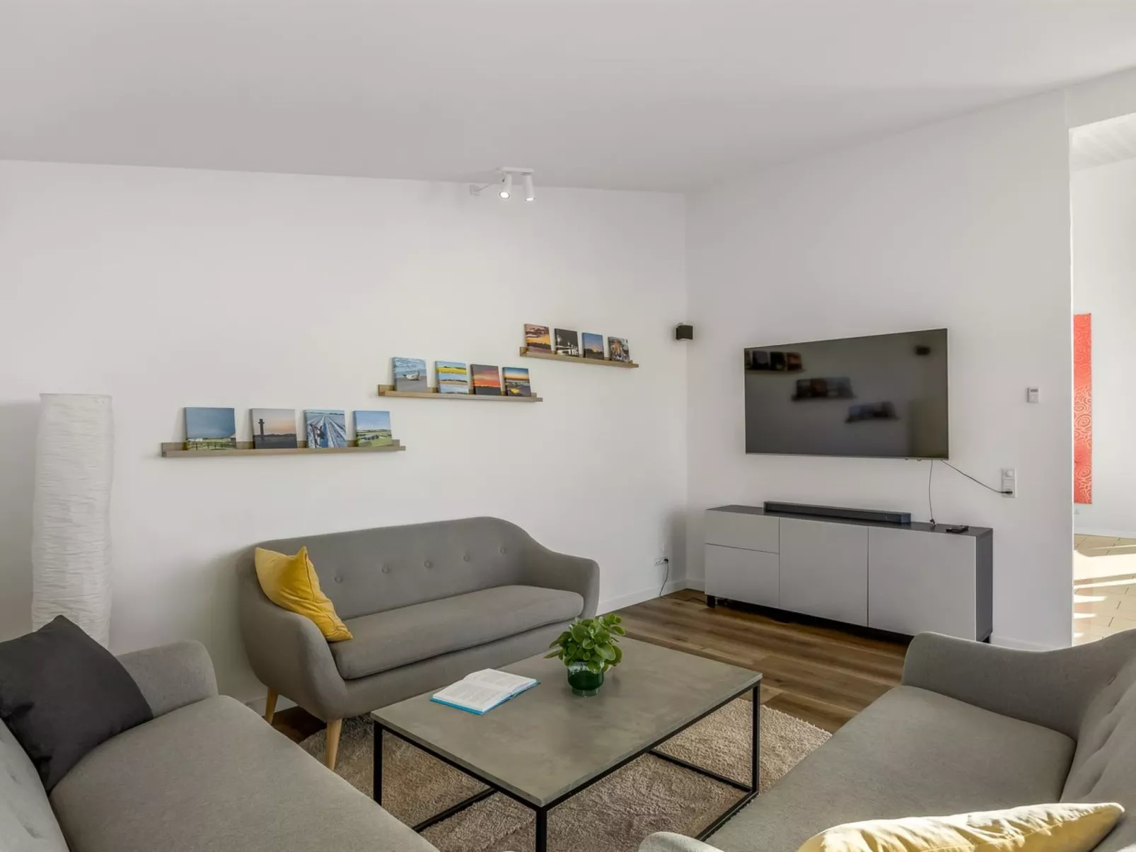 "Emelita" - 1.4km from the sea - Binnen