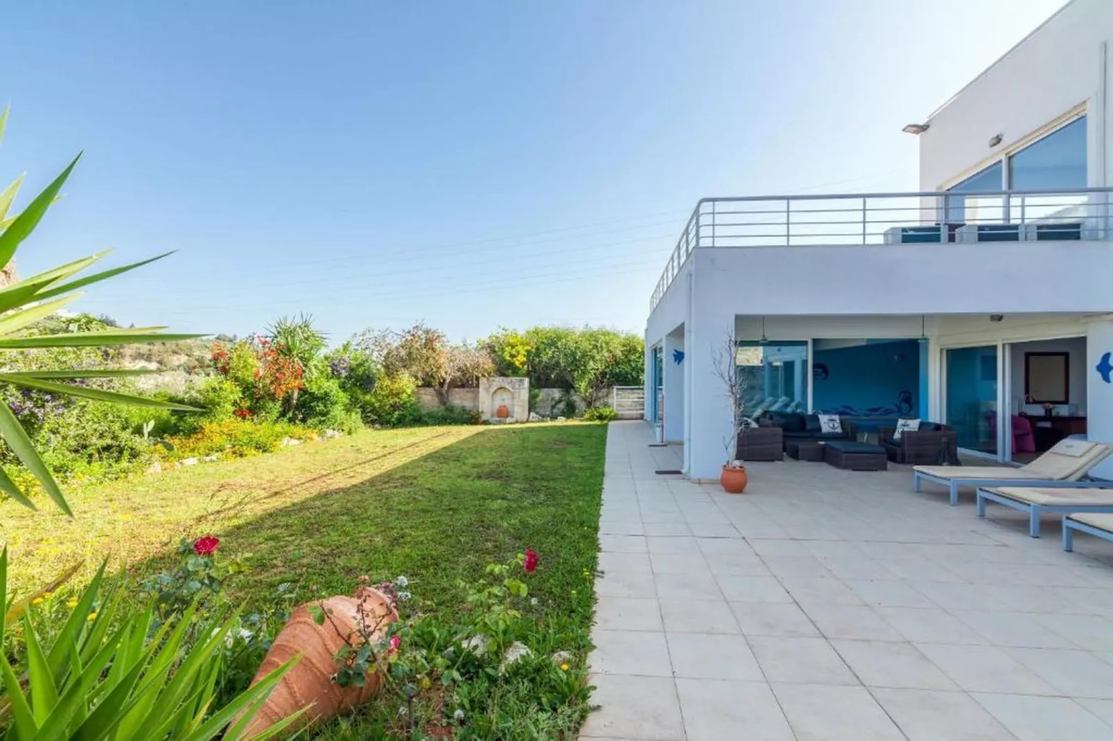 WhiteBlue Spa Villa - Tuinen zomer