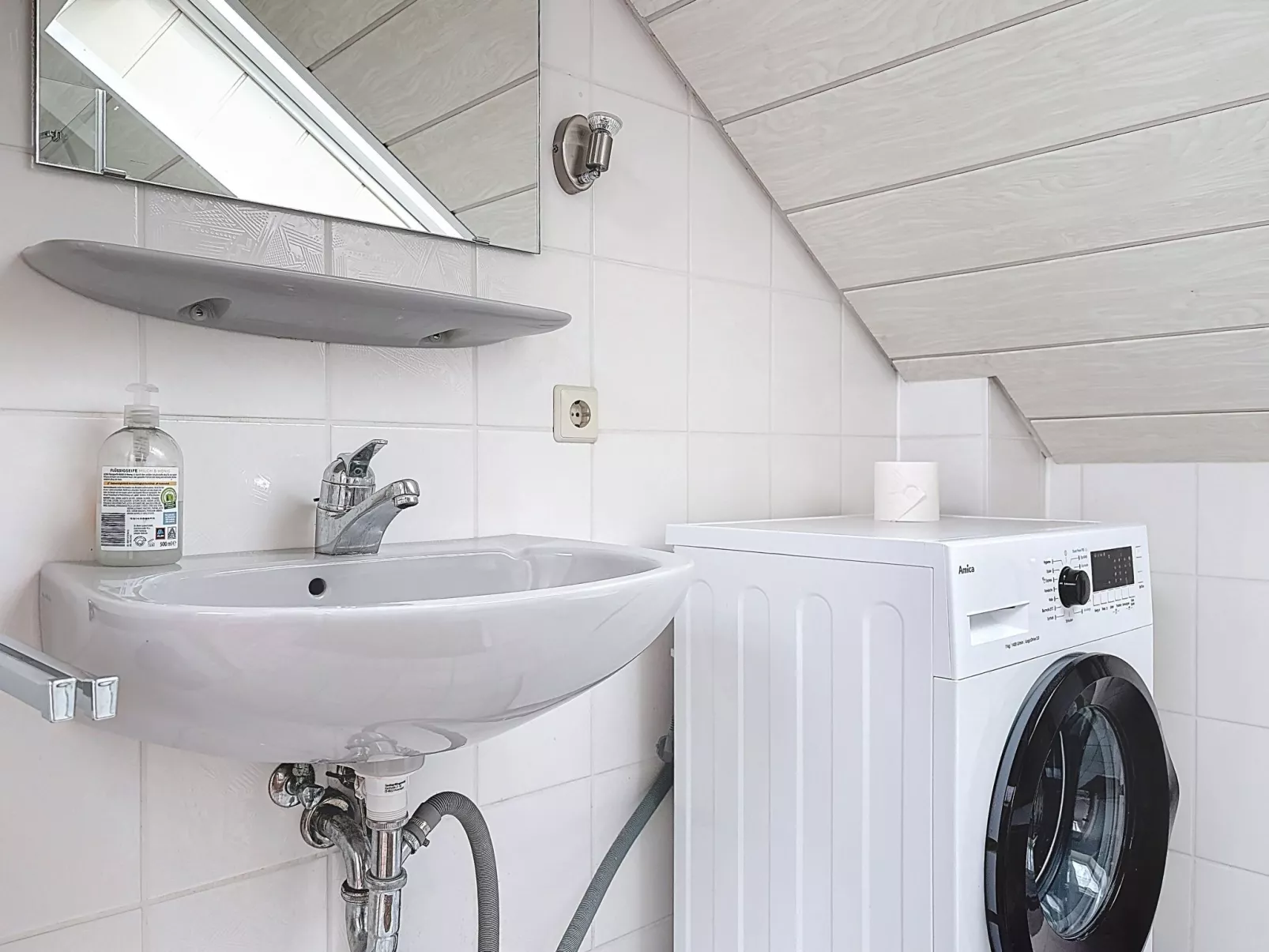 Dorf 4/ Haus 27 - Binnen