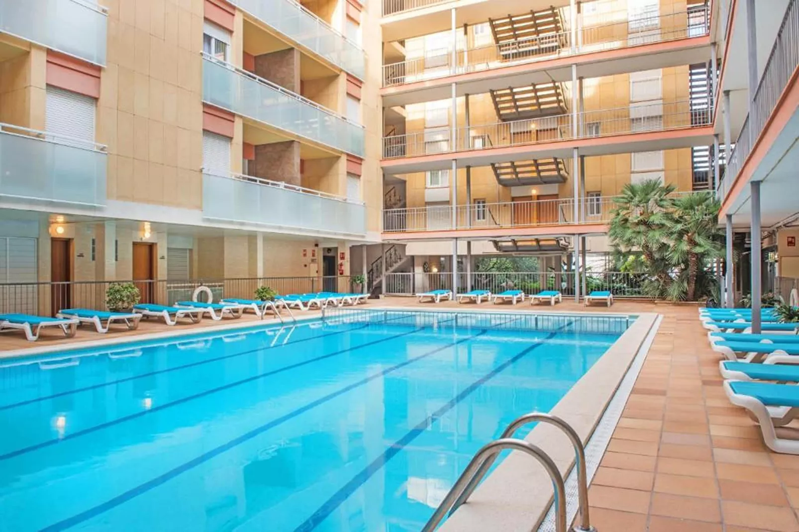 Costa d'Or 2/4/6 - Buitenkant zomer