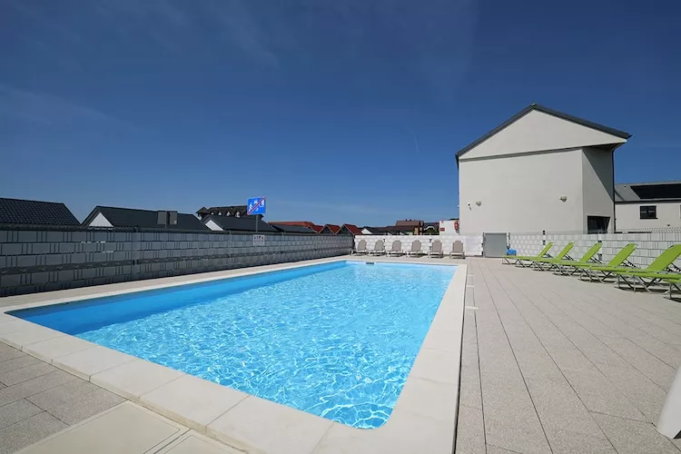 Domy wakacyjne z basenem letnim dla max 4 osób Jarosławiec - Zwembad