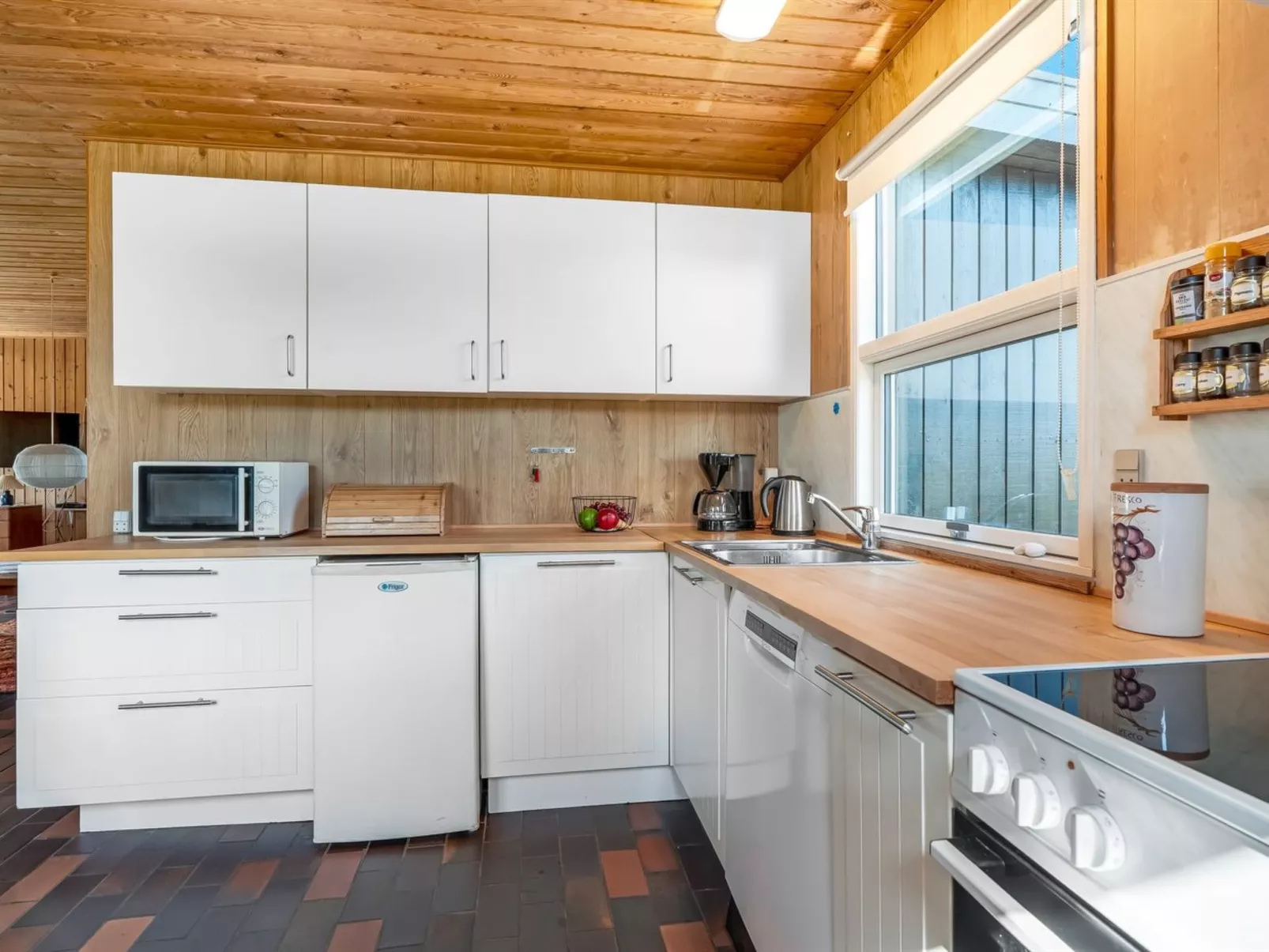 "Gunborg" - 800m from the sea - Binnen