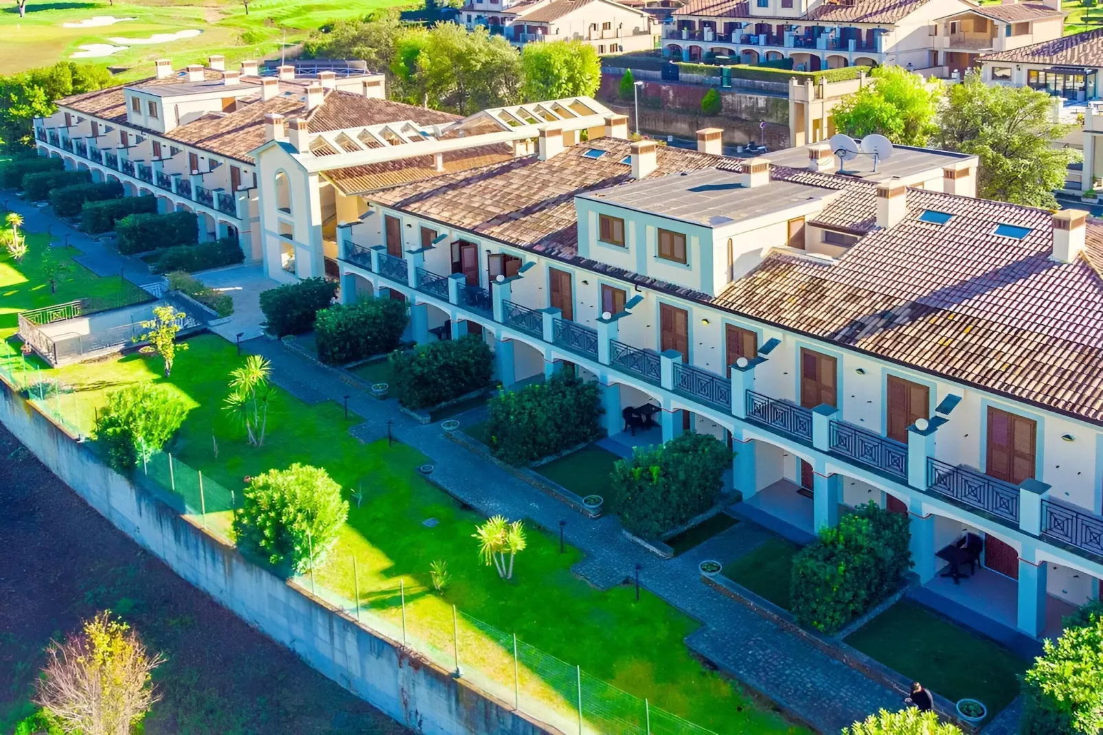 Quadrilocale vista giardino 217 - 5 pax - Buitenkant zomer