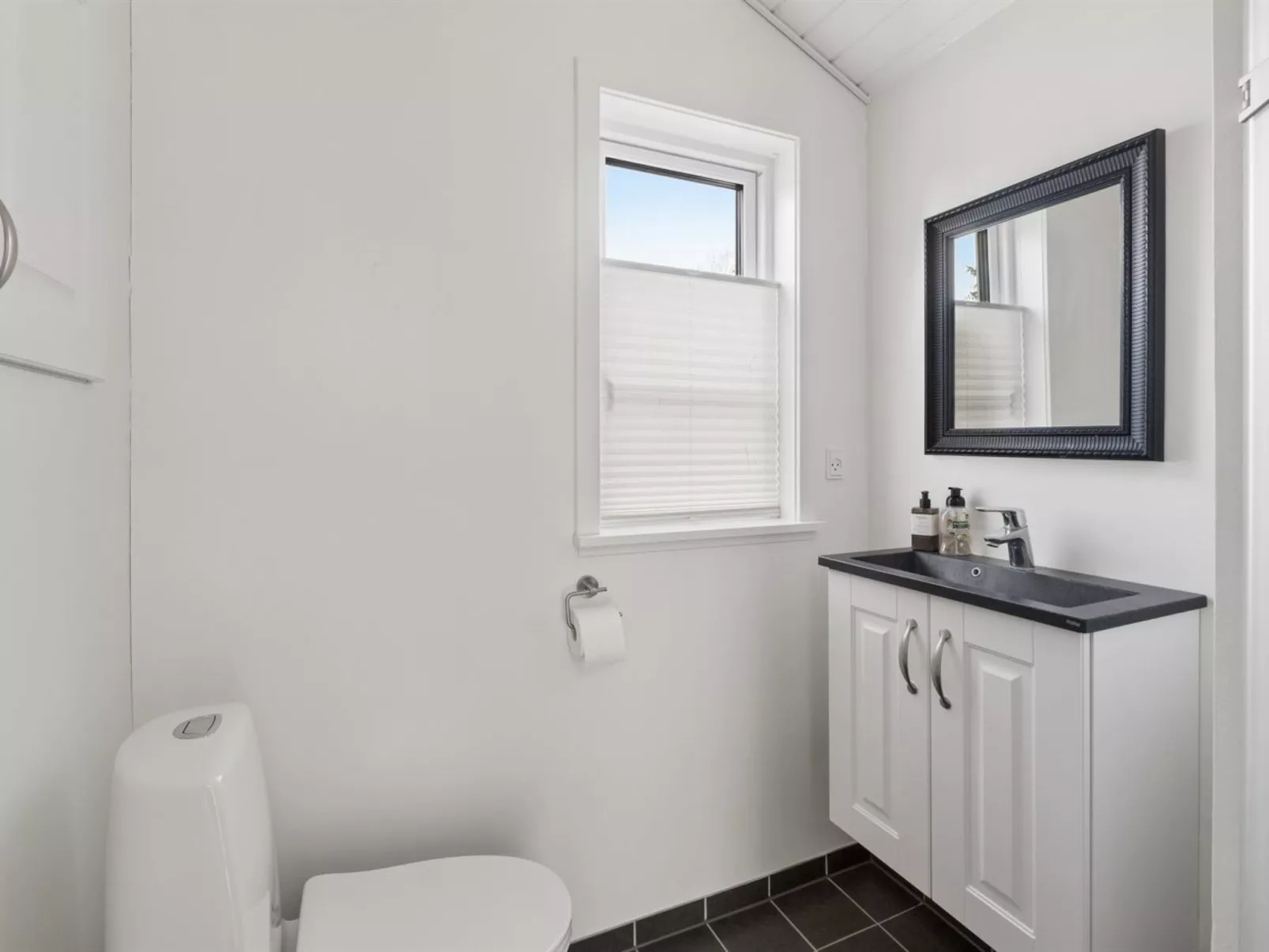 "Sighvat" - 225m from the sea - Binnen