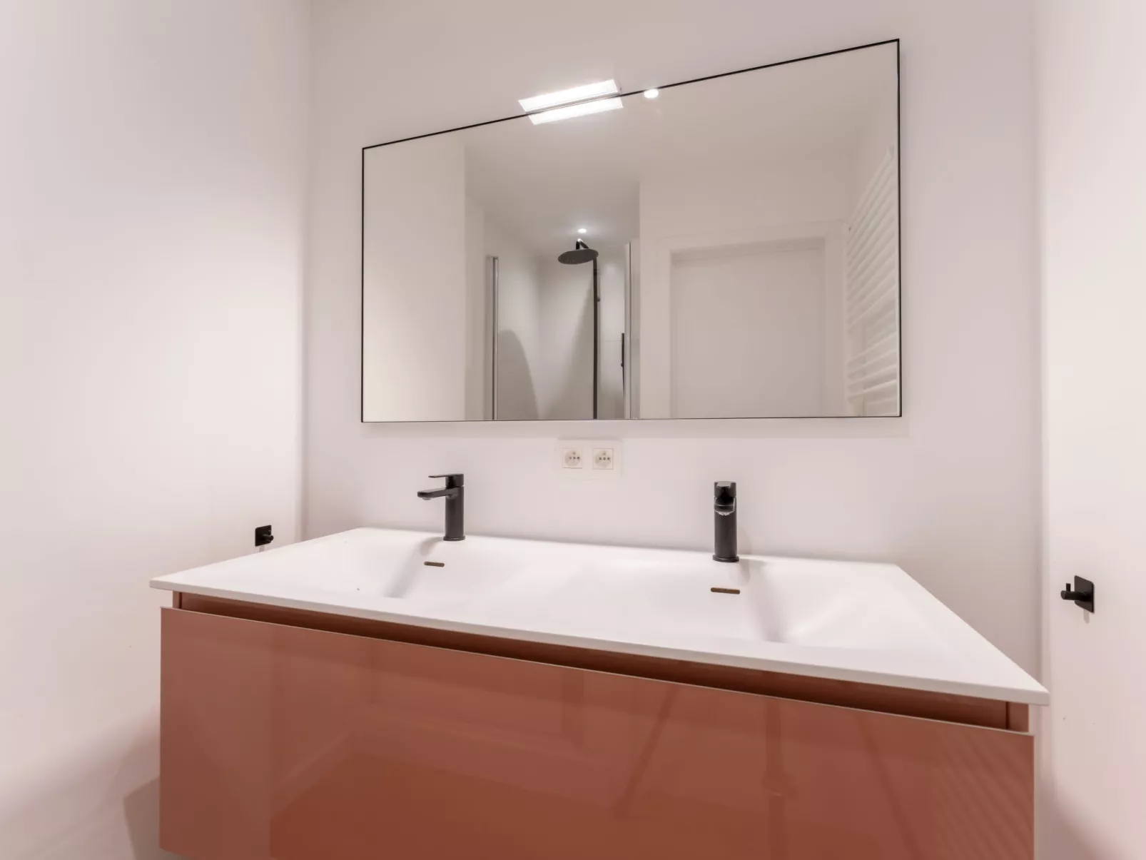 Wanderlust Belgium with parking - Binnen