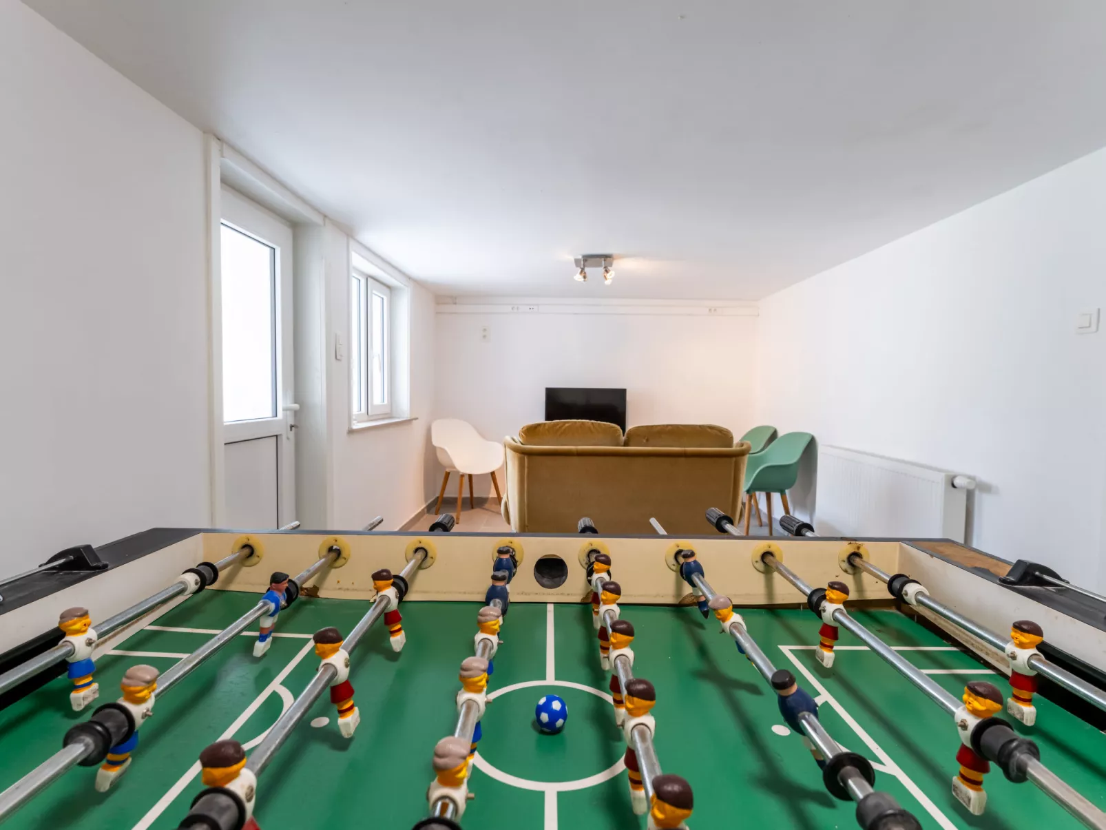 Wanderlust Belgium with parking - Binnen