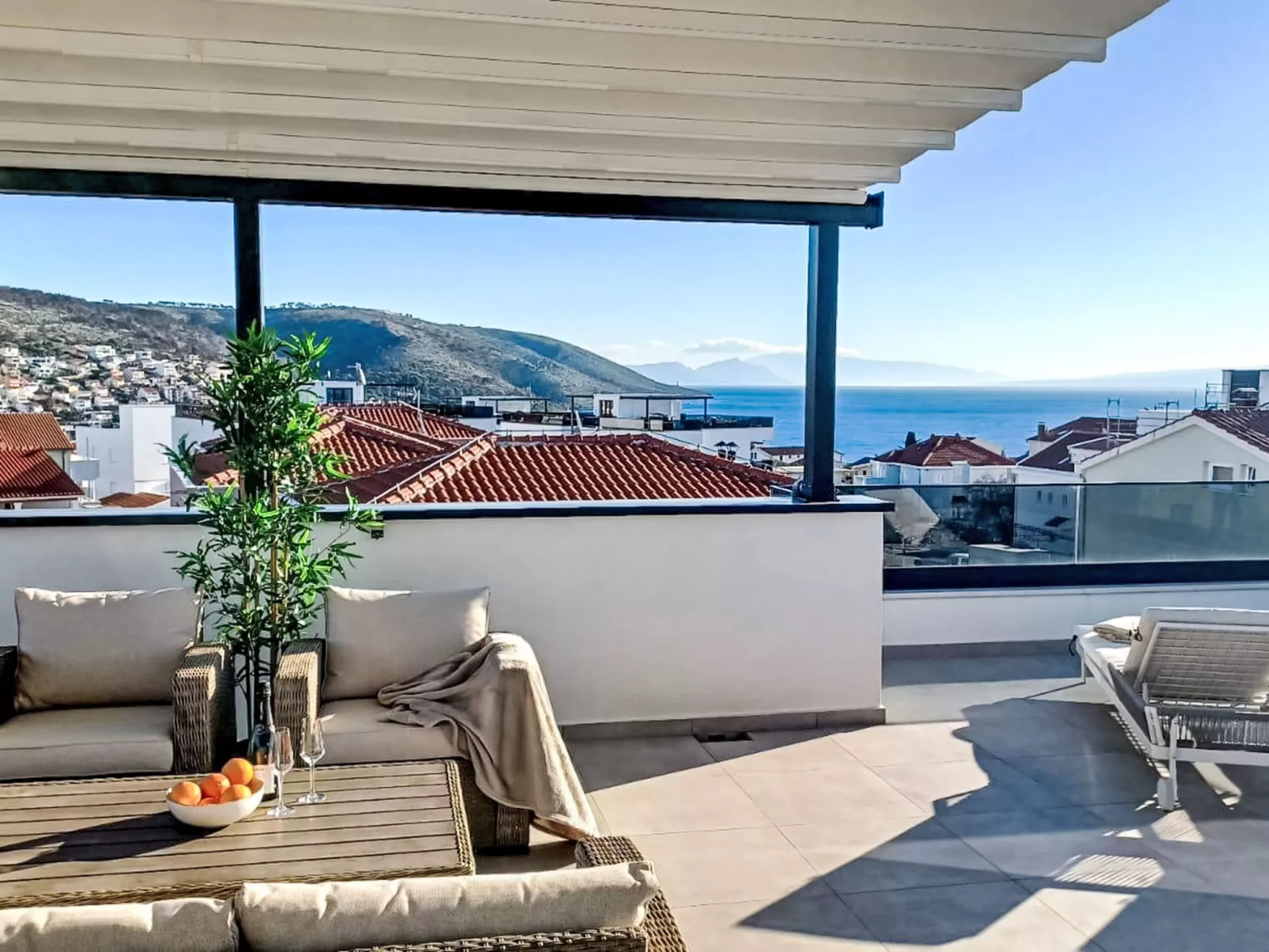 Sunny Terrace - Buiten