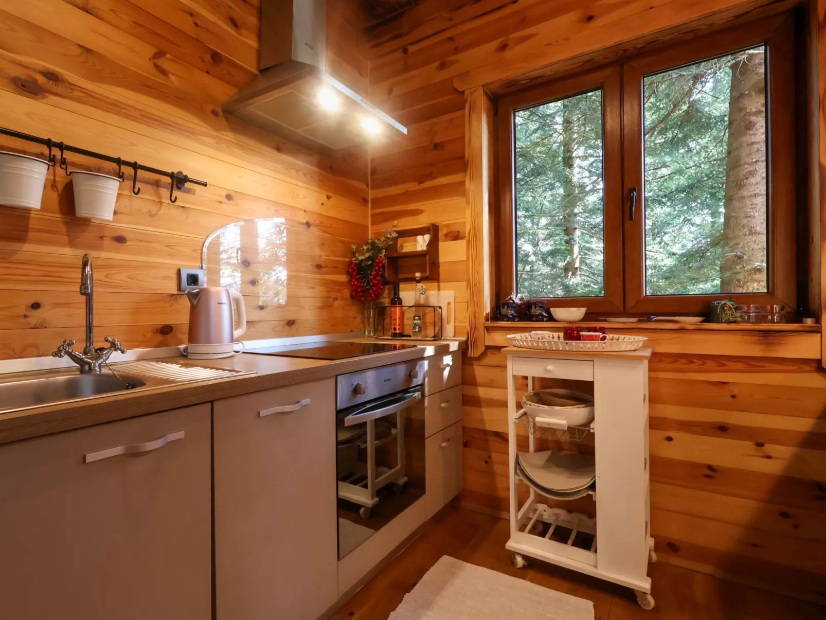 Hidden Heaven - Binnen