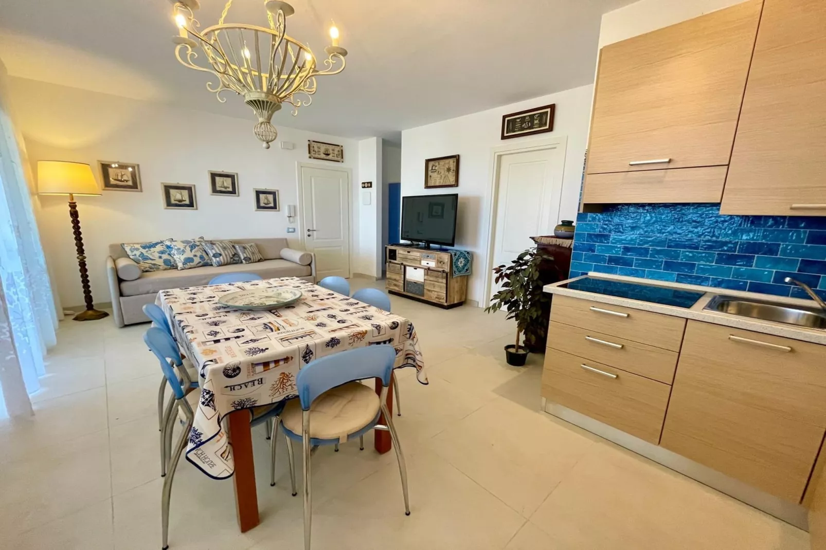 Holiday 255C - Eetkamer