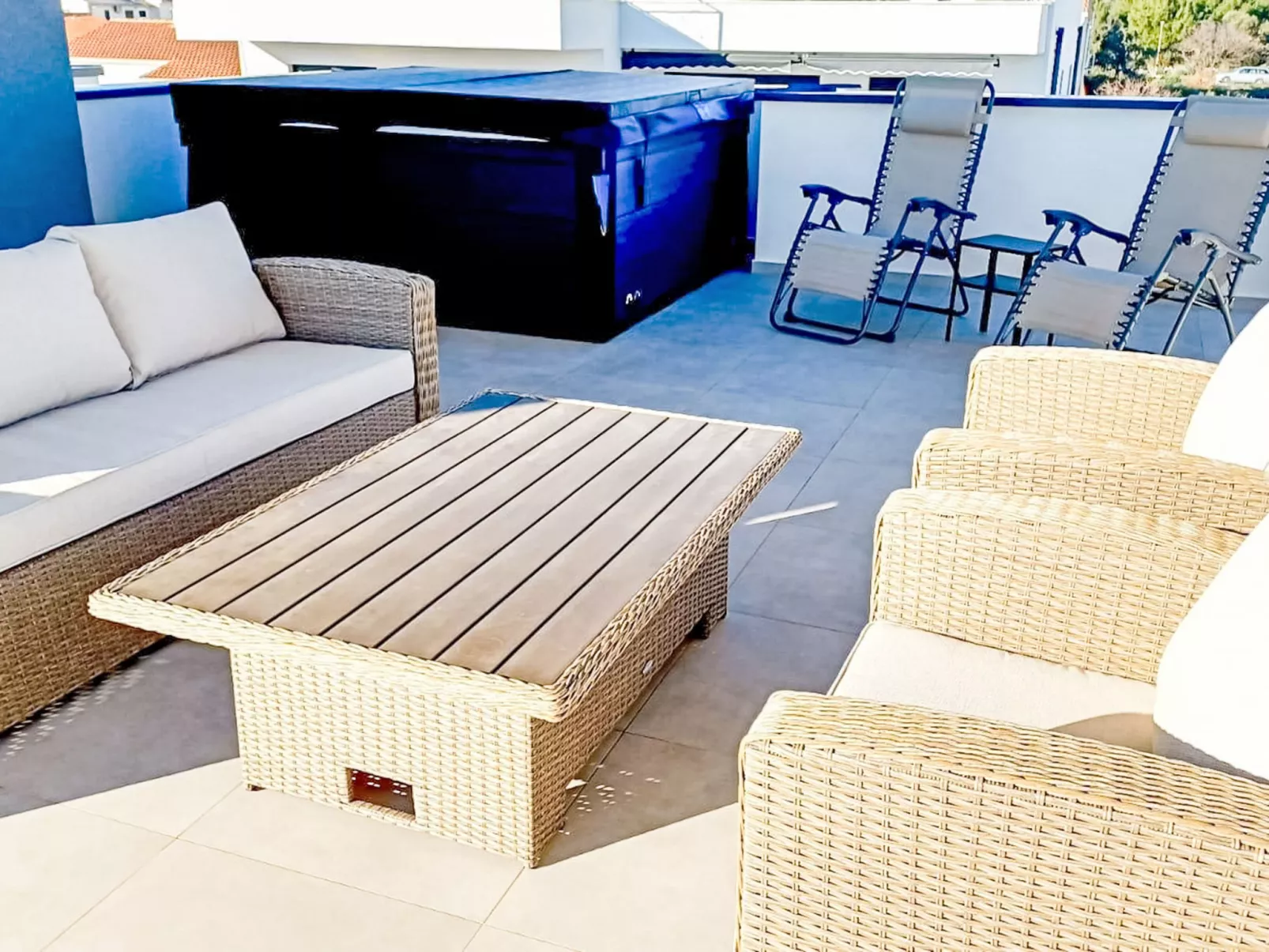 Sunny Terrace - Binnen