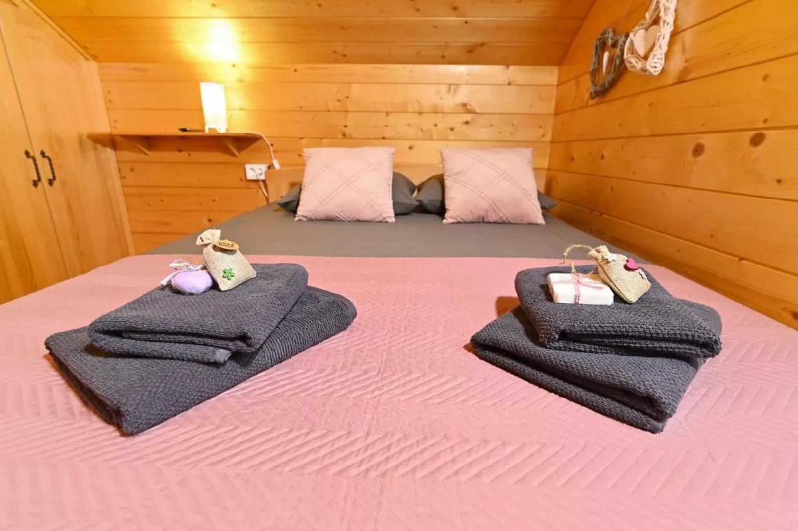 Lavanda Land - Villa Tanya Mrežnica - Three Bedroom Holiday Home with Hot Tub - Slaapkamer