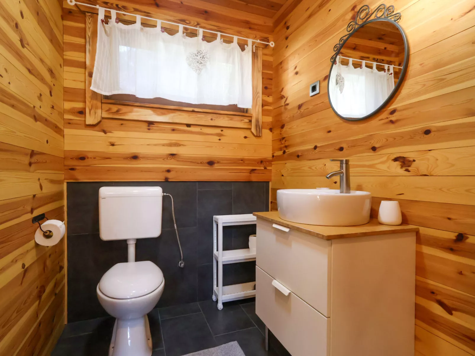 Hidden Heaven - Binnen