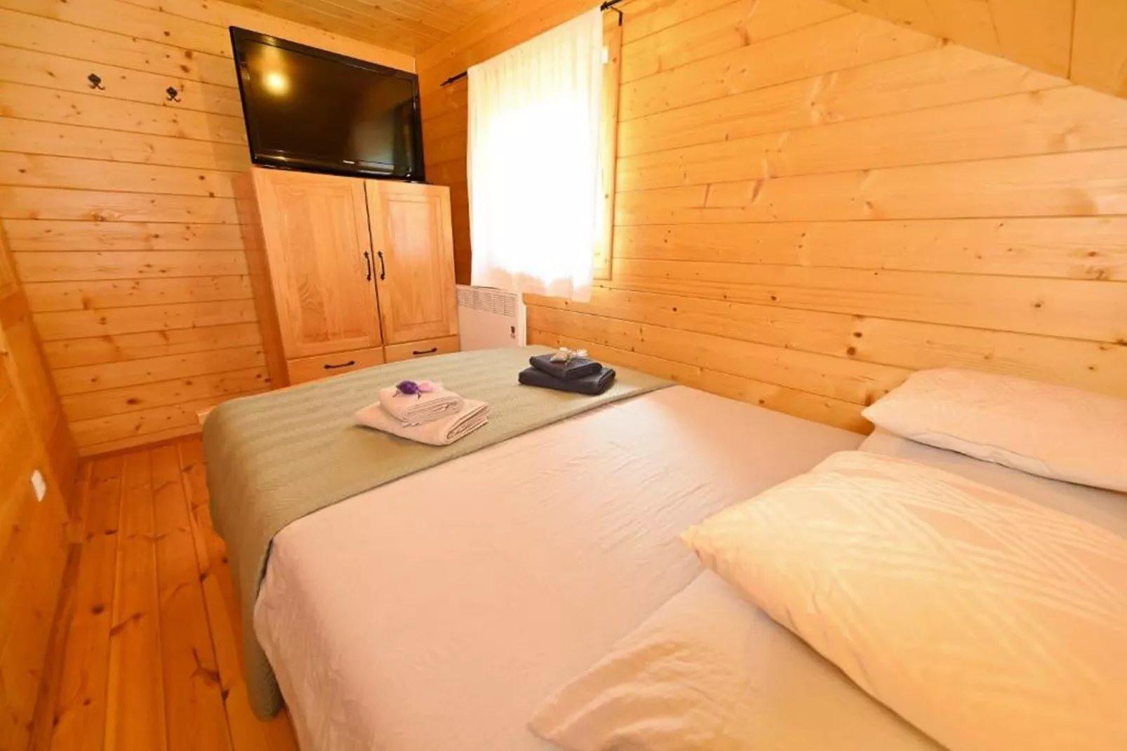 Lavanda Land - Villa Tanya Mrežnica - Three Bedroom Holiday Home with Hot Tub - Slaapkamer