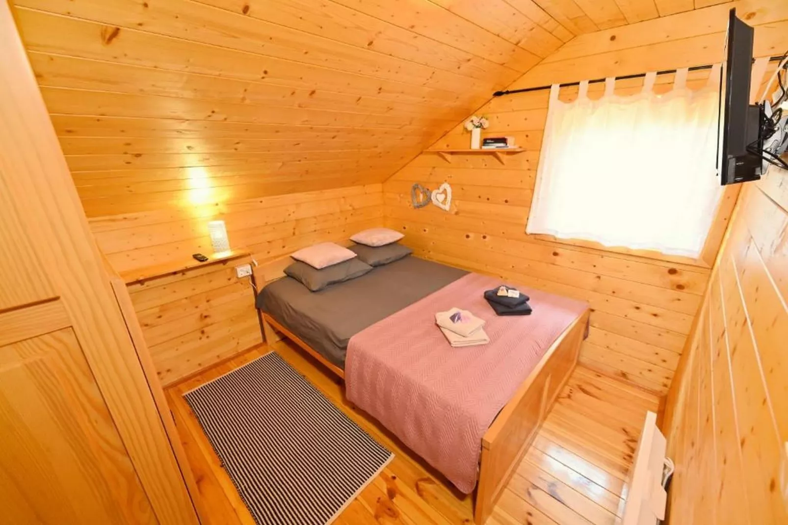 Lavanda Land - Villa Tanya Mrežnica - Three Bedroom Holiday Home with Hot Tub - Slaapkamer