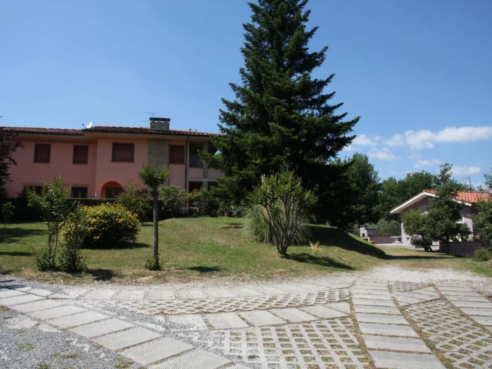 In Basetti mit Garten und Grill - Image-tags.info