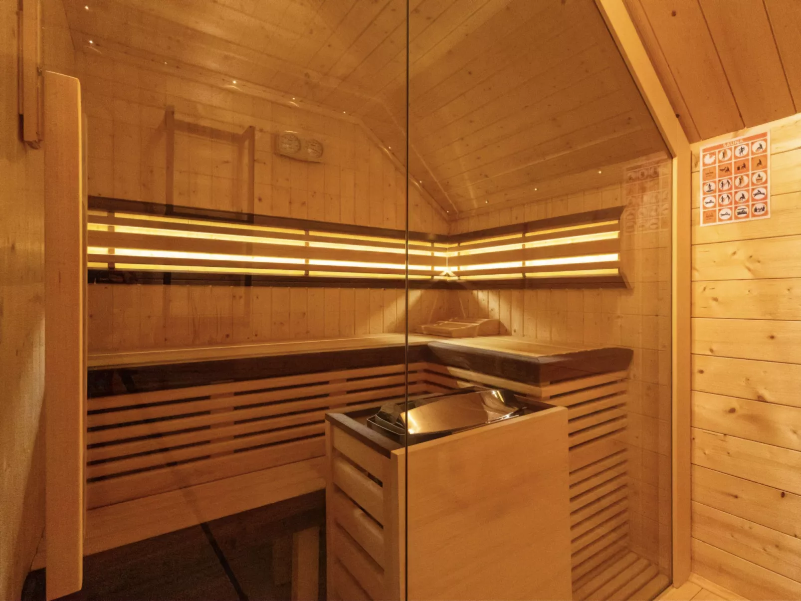 Hidden Heaven - Binnen