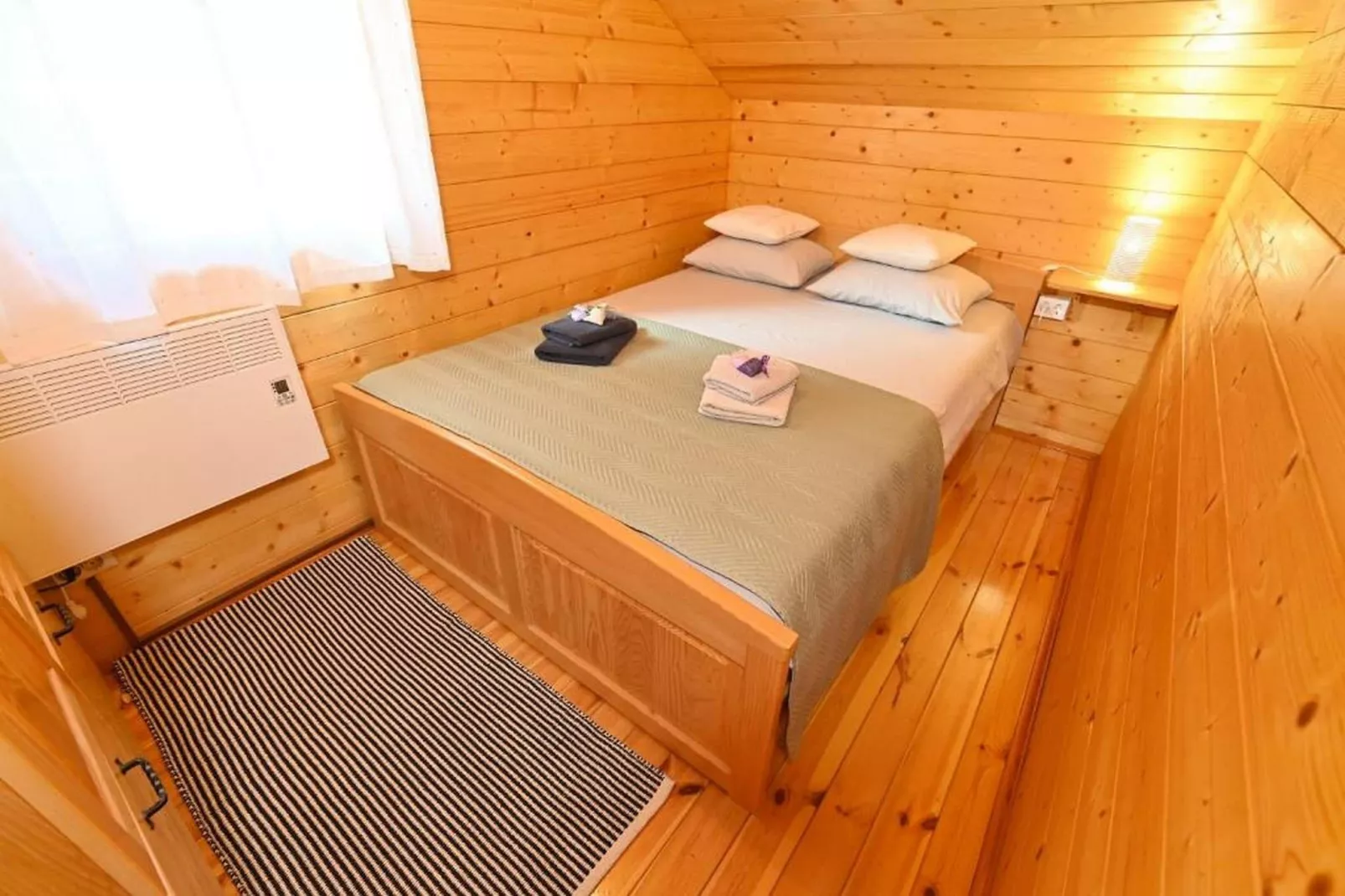 Lavanda Land - Villa Tanya Mrežnica - Three Bedroom Holiday Home with Hot Tub - Slaapkamer