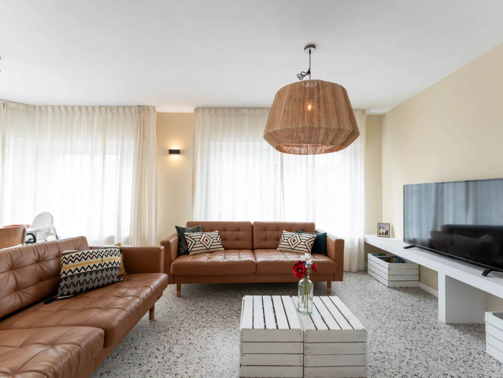 Wanderlust Belgium with parking - Binnen