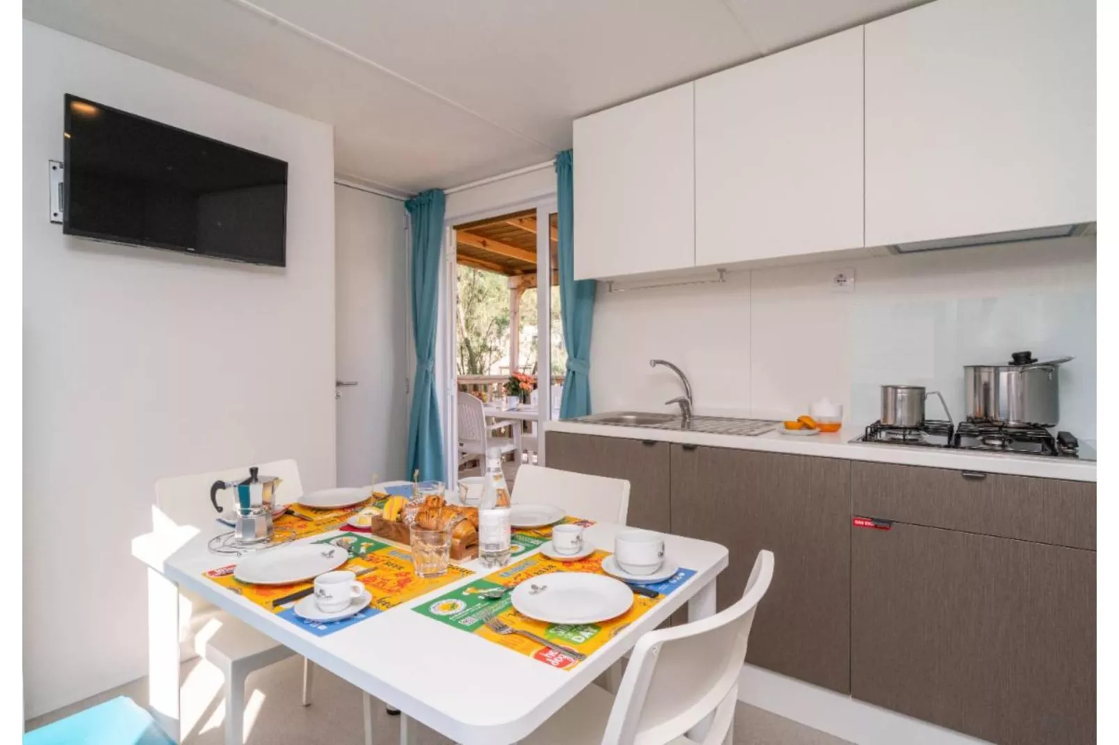 Stork Family Collection - LODGE SUPERIOR DOG max cap 4 pax - Eetkamer