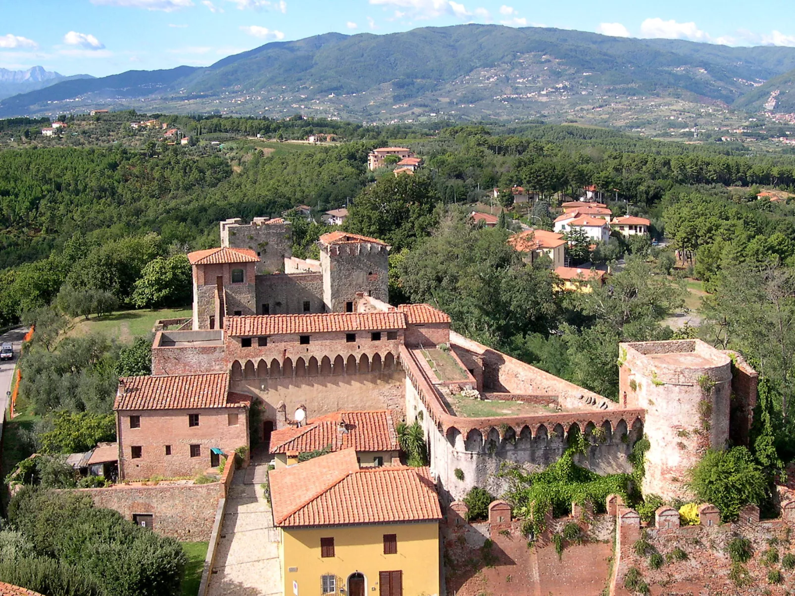 In Basetti mit Garten und Grill - Omgeving