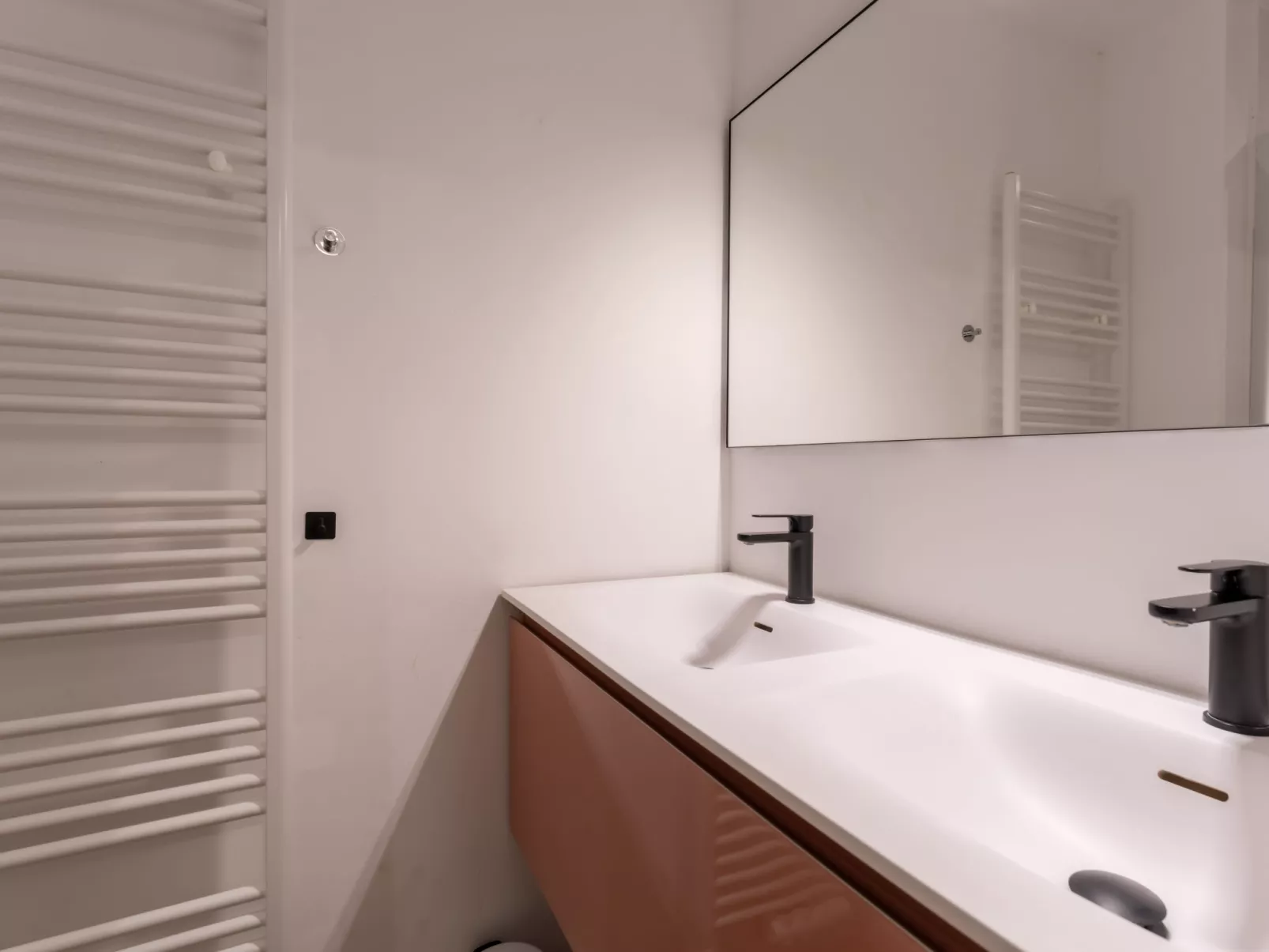 Wanderlust Belgium with parking - Binnen