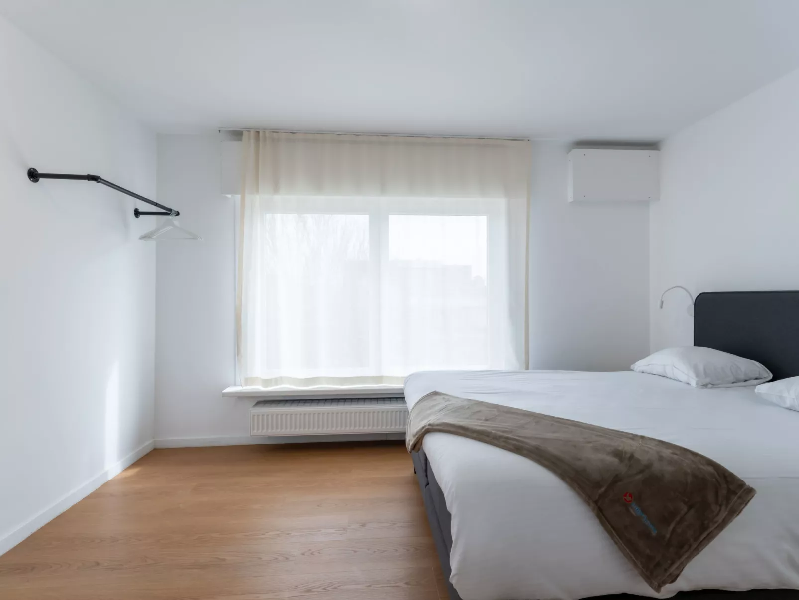 Wanderlust Belgium with parking - Binnen