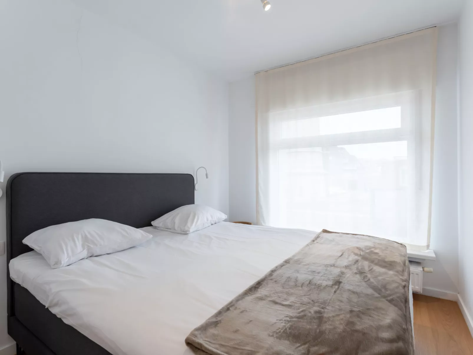 Wanderlust Belgium with parking - Binnen