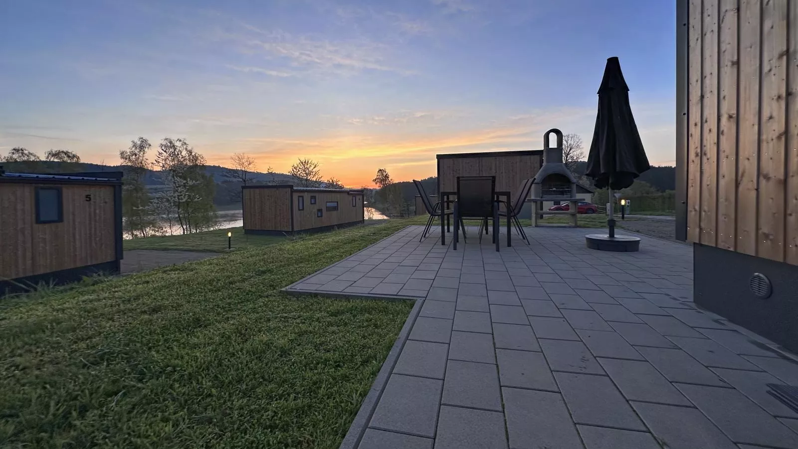 Feriendorf Seeblick - Tiny Nr 2 - Buitenkant zomer