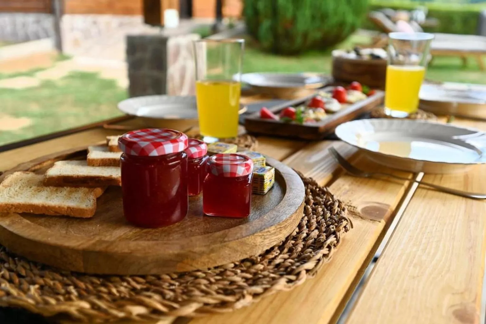 Lavanda Land - Villa Tanya Mrežnica - Three Bedroom Holiday Home with Hot Tub - Terras