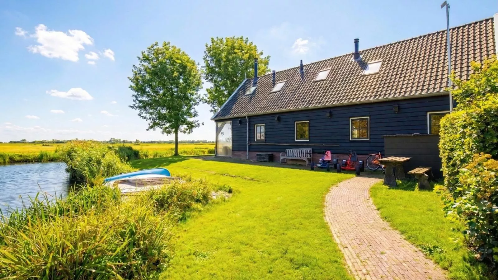 De Schuur - Buitenkant zomer
