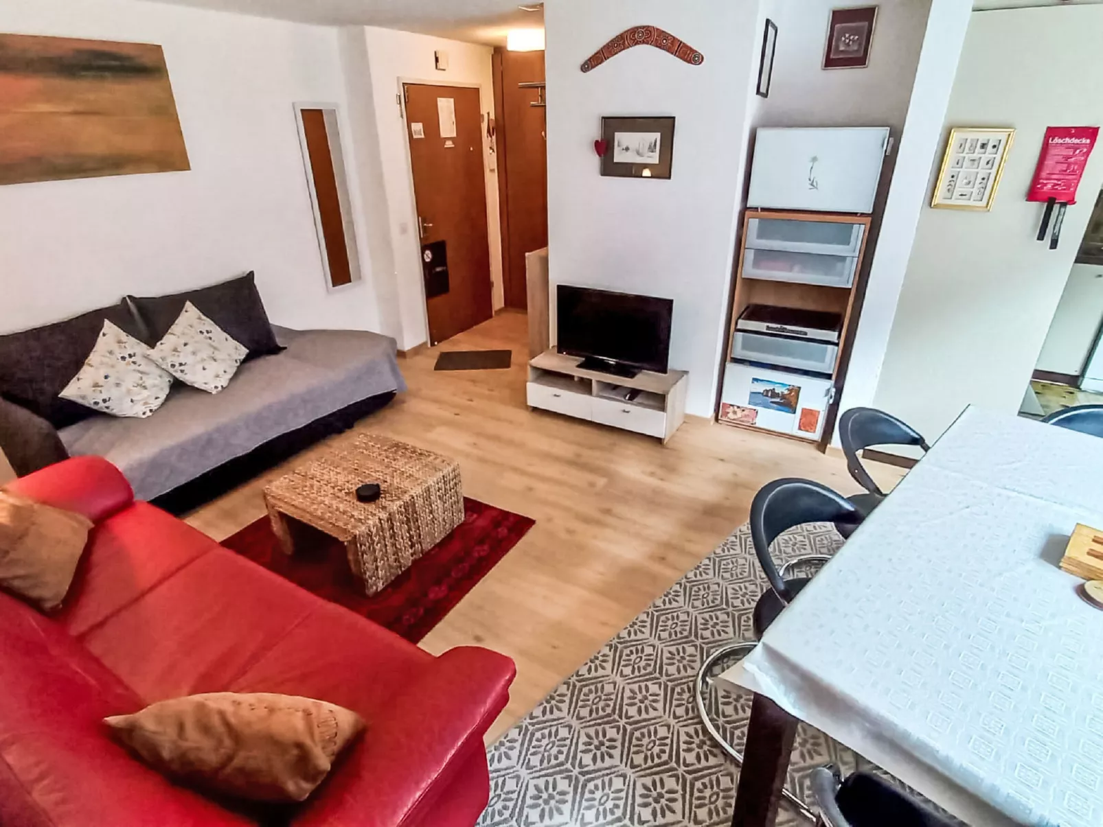 Gegenüber den Staubbach Wasserfällen