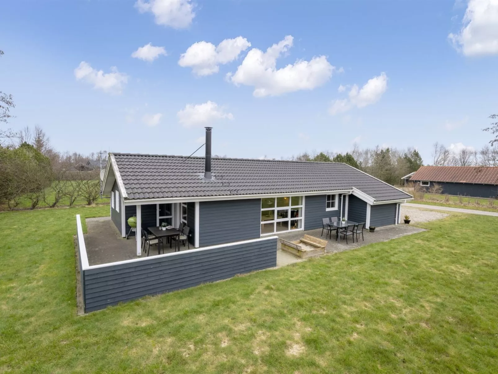 "Tinka" - 1.2km to the fjord