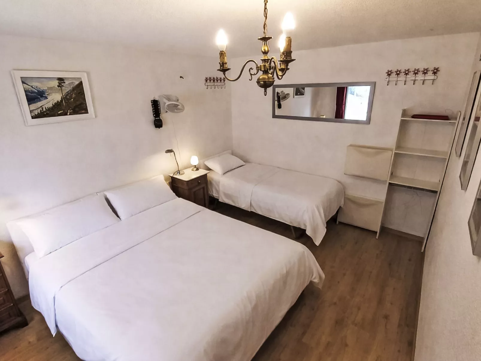 Gegenüber den Staubbach Wasserfällen