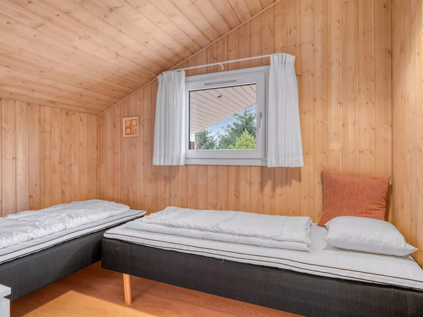 "Gunborg" - 2.5km from the sea - Binnen