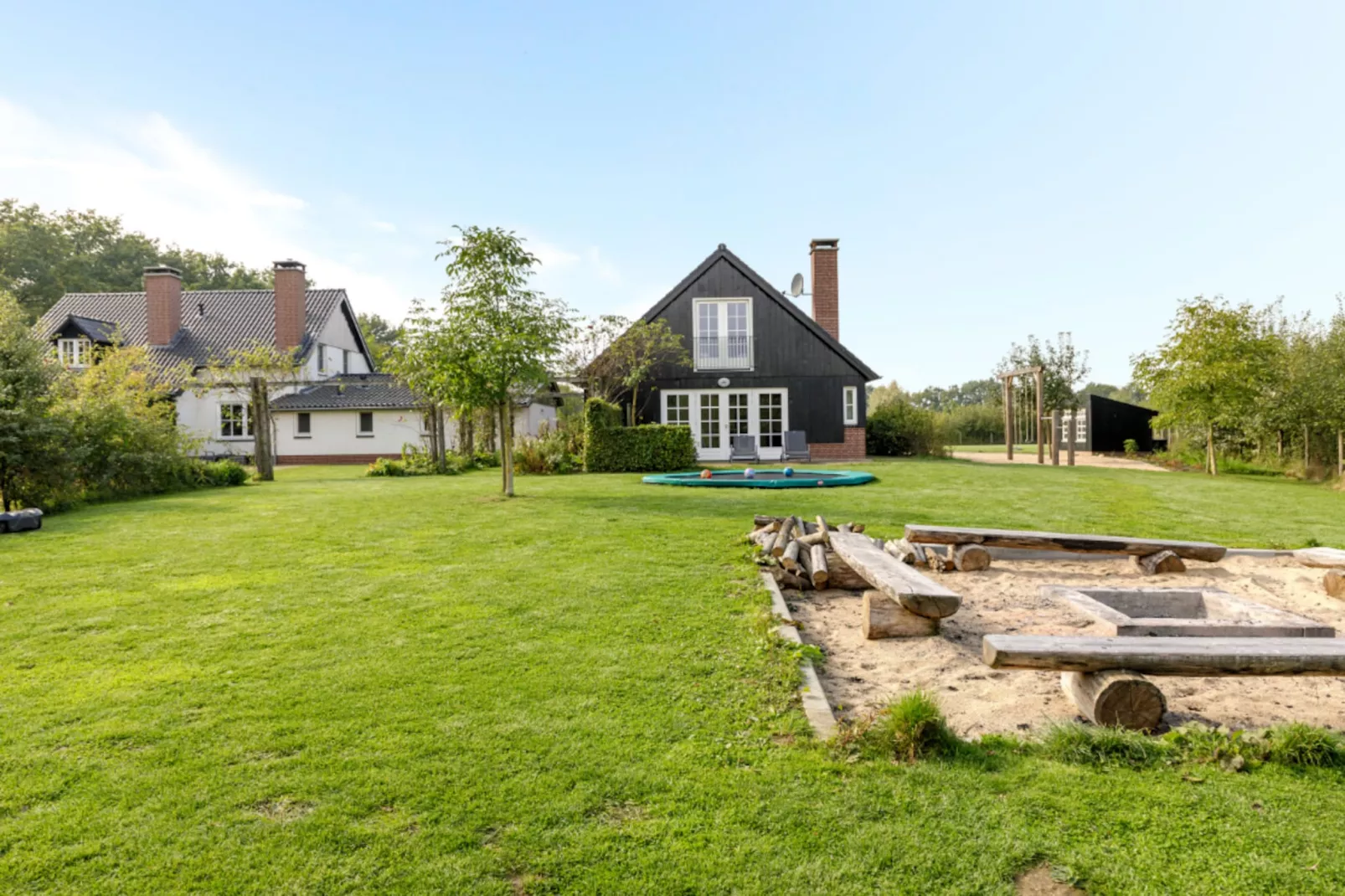 Landhuis Aalten - Buitenkant zomer